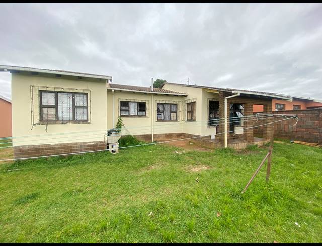 4 BEDROOM HOUSE FOR SALE IN KWAMASHU